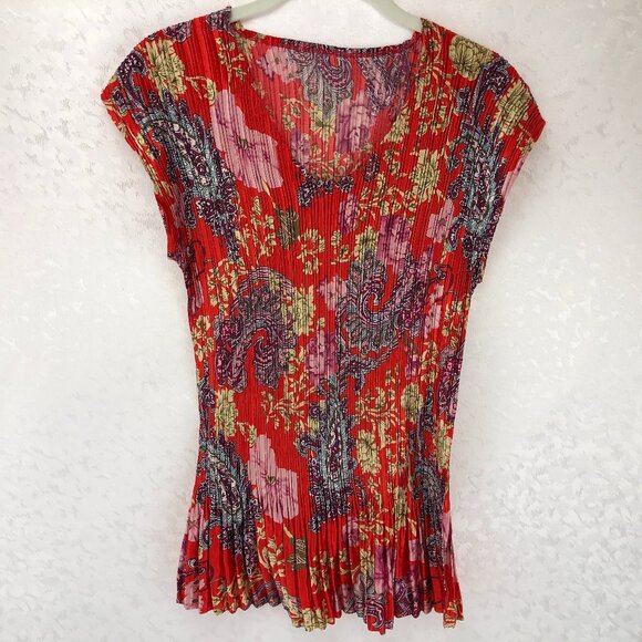 F•C Oriental Floral Sleeveless Pleated Blouse One Size Fits Most - Picture 1 of 10